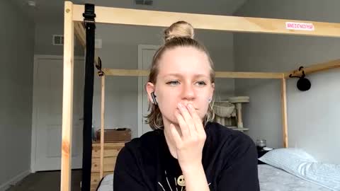 feyaa22 online show from February 7, 4:24 pm