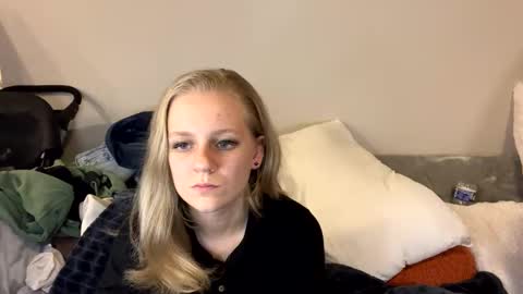 feyaa22 online show from February 16, 2:42 am