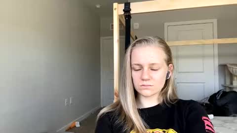 feyaa22 online show from February 17, 4:04 pm