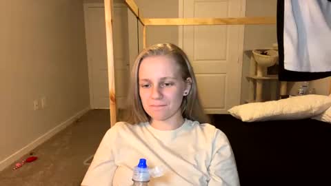 feyaa22 online show from March 1, 2:15 am