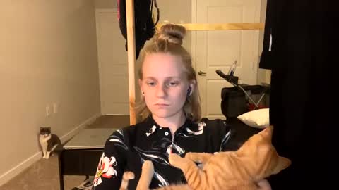 feyaa22 online show from March 4, 1:34 am