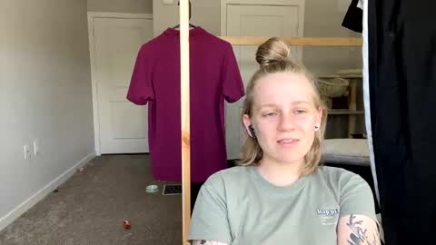 feyaa22 online show from March 7, 4:00 pm