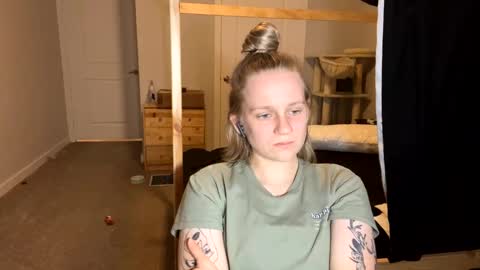 feyaa22 online show from March 8, 1:28 am