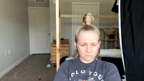 feyaa22 online show from March 8, 4:17 pm