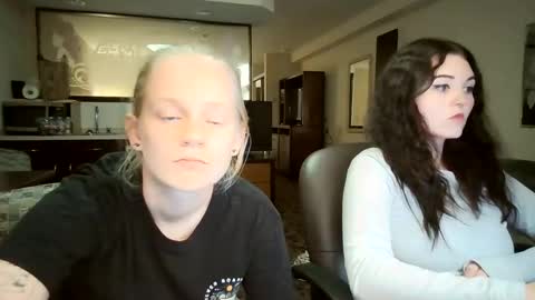 feyaa22 online show from September 24, 5:00 am