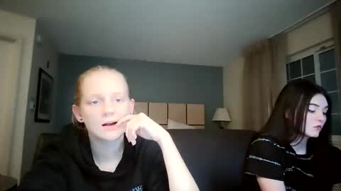 feyaa22 online show from December 14, 3:34 am