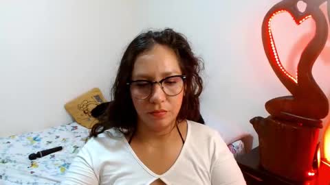  Naih Reyes online show from December 17, 6:02 am