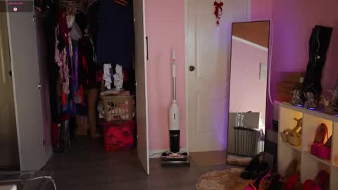 Snapshot of goddessofsubsahara chatting on February 12, 5:46 am hart online show from February 12, 5:46 am