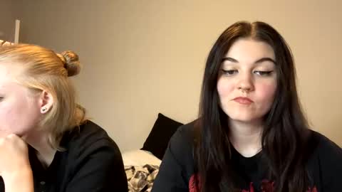 Goddess Raven online show from January 4, 10:45 pm