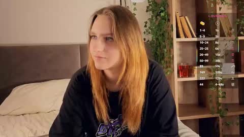 Snapshot of goddessvalkyrie chatting on September 8, 3:44 pm Alise online show from September 8, 3:44 pm