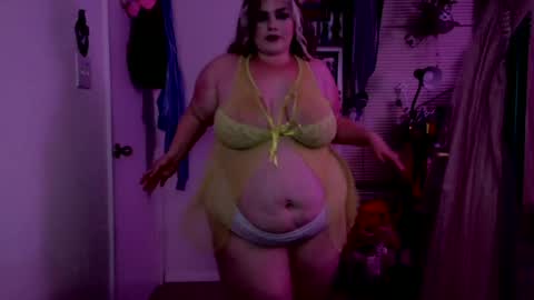 Snapshot of goddessxxroselynn chatting on April 30, 3:57 am Goddess Rose online show from April 30, 3:57 am
