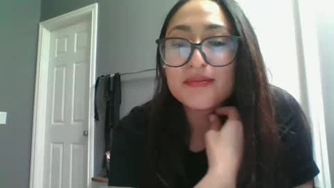 Snapshot of goddessxxrosexx chatting on December 22, 8:05 am GoddessxxRosexx online show from December 22, 8:05 am