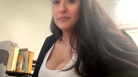 Snapshot of goddessxxrosexx chatting on January 29, 1:37 am GoddessxxRosexx online show from January 29, 1:37 am