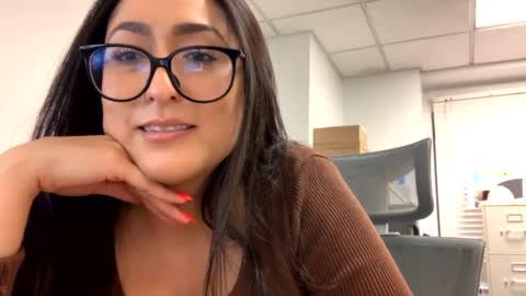 Snapshot of goddessxxrosexx chatting on February 4, 12:29 am GoddessxxRosexx online show from February 4, 12:29 am