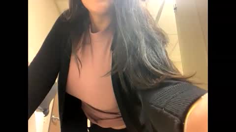 Snapshot of goddessxxrosexx chatting on February 5, 12:53 am GoddessxxRosexx online show from February 5, 12:53 am