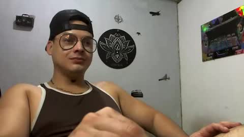 Snapshot of godkenai chatting on November 27, 7:43 am MASTER GODKENAI online show from November 27, 7:43 am