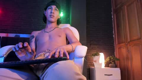 HUAN online show from December 6, 5:44 pm
