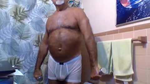 Snapshot of gojo885 chatting on June 1, 4:25 am gojo885 online show from June 1, 4:25 am