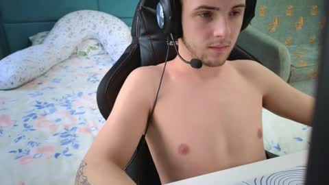 Golden boyyy21 online show from February 6, 7:34 am