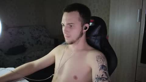 Snapshot of golden_boyyy21 chatting on June 12, 8:41 pm Golden boyyy21 online show from June 12, 8:41 pm
