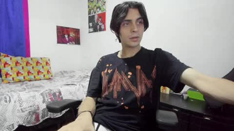 Snapshot of golden_ryan chatting on October 17, 4:48 am Jmmmm online show from October 17, 4:48 am