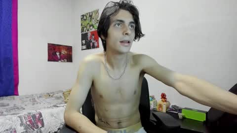 Snapshot of golden_ryan chatting on October 22, 2:34 am Jmmmm online show from October 22, 2:34 am