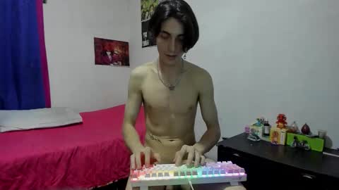 Snapshot of golden_ryan chatting on October 31, 6:14 am Jmmmm online show from October 31, 6:14 am