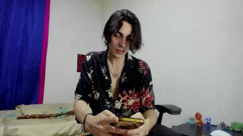 Snapshot of golden_ryan chatting on November 30, 1:31 am Jmmmm online show from November 30, 1:31 am