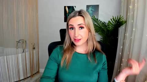 Olivia online show from February 28, 7:35 pm