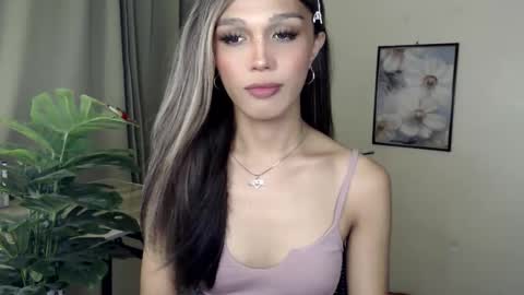 Lily is Gold online show from November 30, 4:33 pm