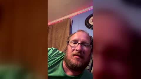 Snapshot of goldenmitch chatting on April 26, 1:31 pm MeHer online show from April 26, 1:31 pm