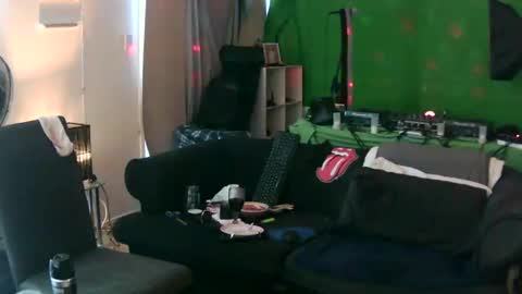 Snapshot of goldyguy011 chatting on January 19, 5:58 am goldyguy011 online show from January 19, 5:58 am