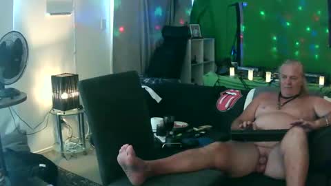 Snapshot of goldyguy011 chatting on January 22, 5:05 am goldyguy011 online show from January 22, 5:05 am