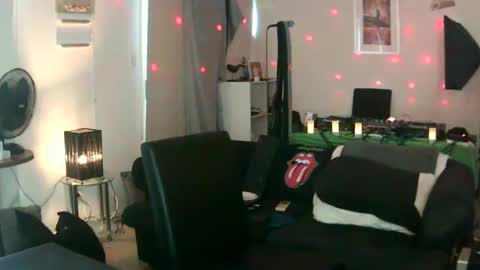 Snapshot of goldyguy011 chatting on February 13, 7:56 am goldyguy011 online show from February 13, 7:56 am