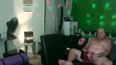 Snapshot of goldyguy011 chatting on February 25, 6:42 pm goldyguy011 online show from February 25, 6:42 pm