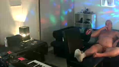 Snapshot of goldyguy011 chatting on October 1, 5:41 pm goldyguy011 online show from October 1, 5:41 pm