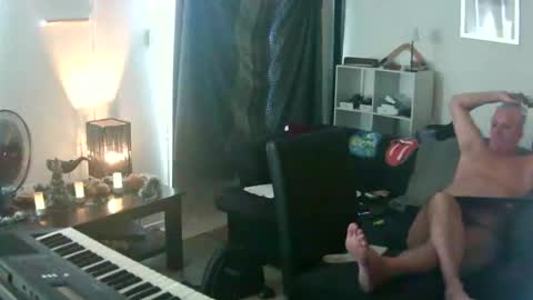 Snapshot of goldyguy011 chatting on December 3, 2:08 am goldyguy011 online show from December 3, 2:08 am