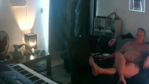 Snapshot of goldyguy011 chatting on December 5, 2:31 am goldyguy011 online show from December 5, 2:31 am