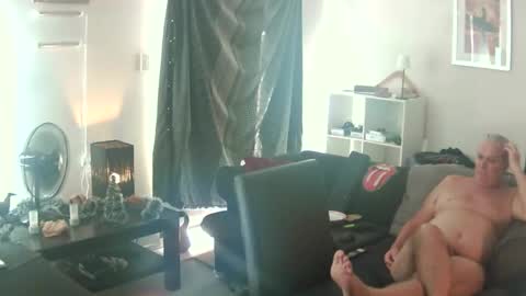 Snapshot of goldyguy011 chatting on December 18, 11:11 pm goldyguy011 online show from December 18, 11:11 pm