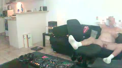 goldyguy011 online show from June 2, 5:48 pm