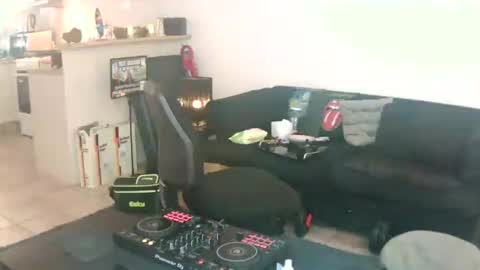 goldyguy011 online show from June 14, 2:24 am