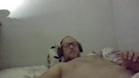 Snapshot of golons17 chatting on March 6, 8:55 am golons17 online show from March 6, 8:55 am