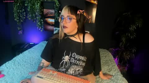 Snapshot of gomory_kitty chatting on April 18, 4:44 pm gomory_kitty online show from April 18, 4:44 pm