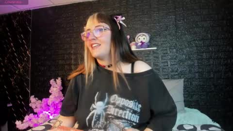 Snapshot of gomory_kitty chatting on April 28, 4:01 pm gomory_kitty online show from April 28, 4:01 pm