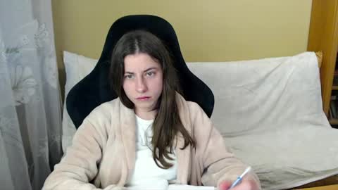 Elizabeth Effie online show from June 4, 5:19 pm