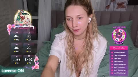 goodgirl0024 online show from January 15, 8:37 pm