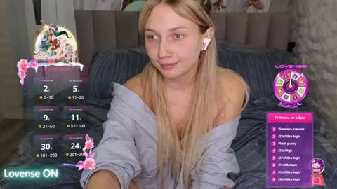 goodgirl0024 online show from January 22, 8:17 pm