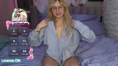 goodgirl0024 online show from February 14, 9:43 pm