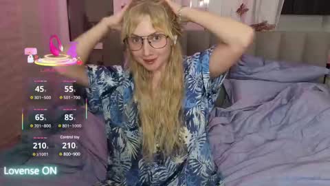 goodgirl0024 online show from February 24, 7:52 pm