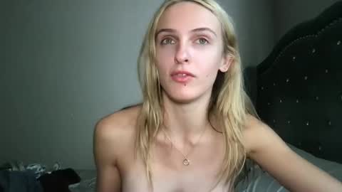 goodgirlliv online show from September 15, 10:32 pm